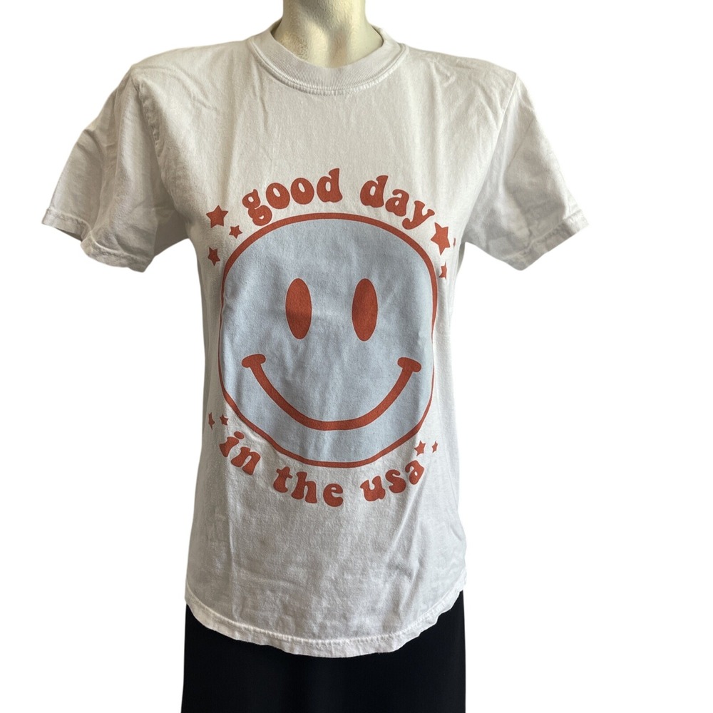Good Day in the USA Smiley Face Graphic T-Shirt Trendy Casual Top Size small